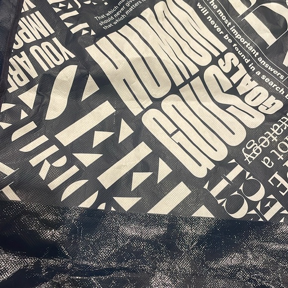 Lululemon Massive Tote Lot! - Picture 7 of 9